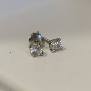 REAL DIAMOND EARRINGS.
